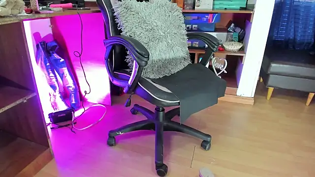 LiaTaylorr online show from 10-14-25, 12:28