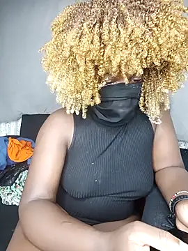 Snapshot of smileyboobs1 chatting on 11-11-25, 01:38 smileyboobs1 online show from 11-11-25, 01:38