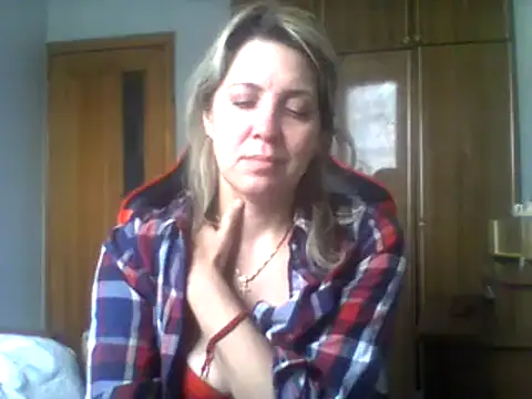 Snapshot of IrinaB1 chatting on 02-04-25, 08:35 IrinaB1 online show from 02-04-25, 08:35