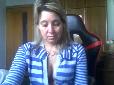 Snapshot of IrinaB1 chatting on 02-05-25, 06:56 IrinaB1 online show from 02-05-25, 06:56