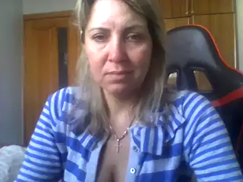 Snapshot of IrinaB1 chatting on 02-08-25, 08:31 IrinaB1 online show from 02-08-25, 08:31