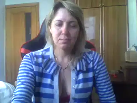 Snapshot of IrinaB1 chatting on 02-08-25, 11:33 IrinaB1 online show from 02-08-25, 11:33