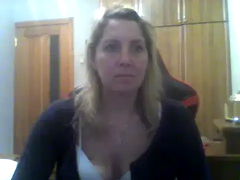 Snapshot of IrinaB1 chatting on 02-09-25, 03:23 IrinaB1 online show from 02-09-25, 03:23