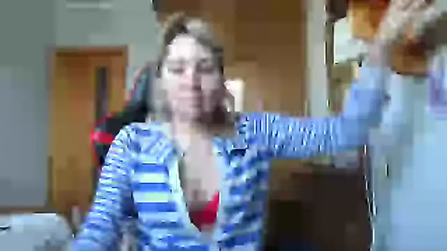 Snapshot of IrinaB1 chatting on 02-11-25, 07:12 IrinaB1 online show from 02-11-25, 07:12