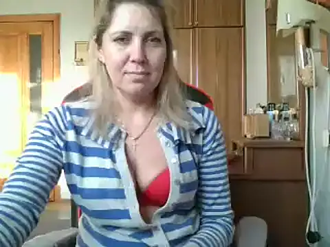 Snapshot of IrinaB1 chatting on 02-11-25, 01:41 IrinaB1 online show from 02-11-25, 01:41