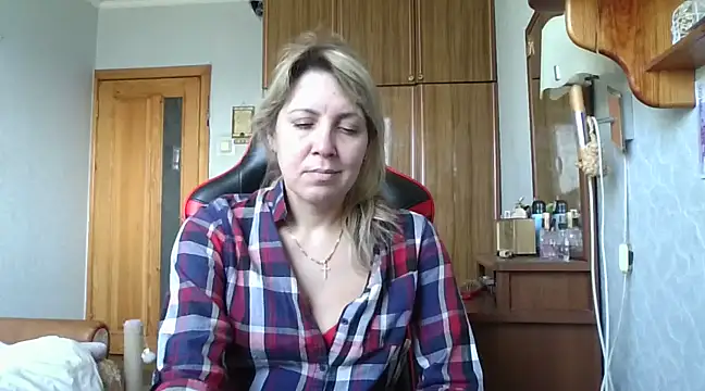 Snapshot of IrinaB1 chatting on 02-12-25, 10:35 IrinaB1 online show from 02-12-25, 10:35