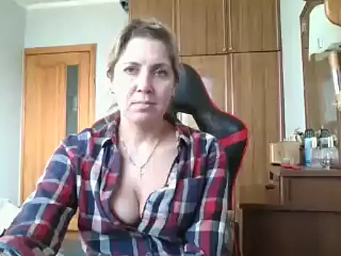 Snapshot of IrinaB1 chatting on 02-13-25, 12:11 IrinaB1 online show from 02-13-25, 12:11