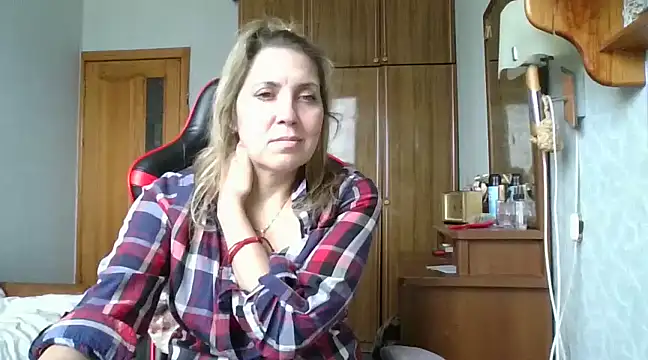 Snapshot of IrinaB1 chatting on 02-15-25, 01:38 IrinaB1 online show from 02-15-25, 01:38