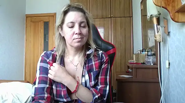 Snapshot of IrinaB1 chatting on 02-16-25, 10:32 IrinaB1 online show from 02-16-25, 10:32