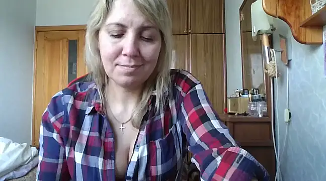 Snapshot of IrinaB1 chatting on 02-17-25, 11:02 IrinaB1 online show from 02-17-25, 11:02