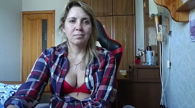 Snapshot of IrinaB1 chatting on 02-19-25, 10:56 IrinaB1 online show from 02-19-25, 10:56