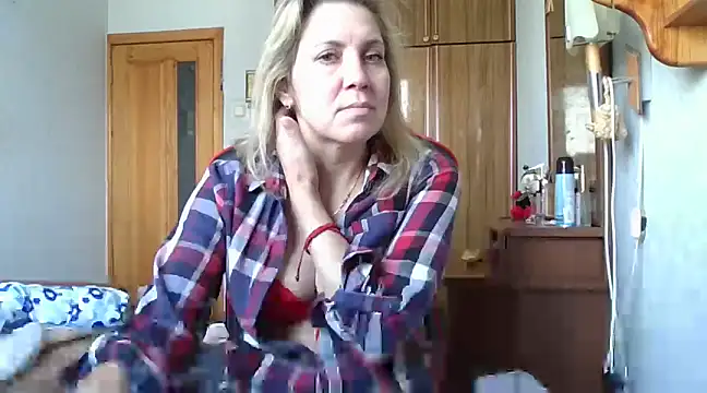 Snapshot of IrinaB1 chatting on 02-20-25, 07:23 IrinaB1 online show from 02-20-25, 07:23