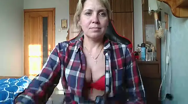 Snapshot of IrinaB1 chatting on 02-28-25, 01:47 IrinaB1 online show from 02-28-25, 01:47