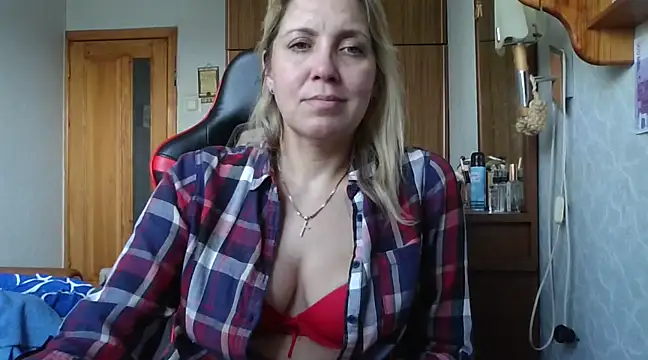 Snapshot of IrinaB1 chatting on 03-01-25, 10:45 IrinaB1 online show from 03-01-25, 10:45