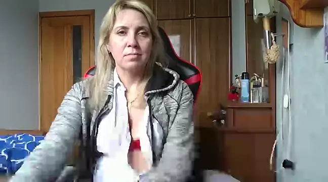 Snapshot of IrinaB1 chatting on 03-03-25, 11:11 IrinaB1 online show from 03-03-25, 11:11