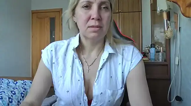 Snapshot of IrinaB1 chatting on 03-09-25, 09:57 IrinaB1 online show from 03-09-25, 09:57