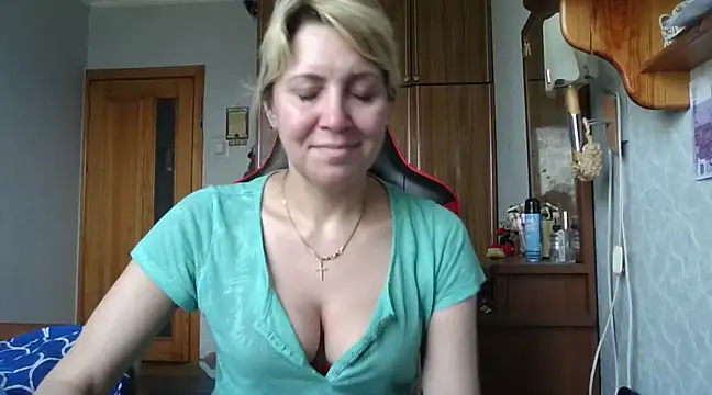 Snapshot of IrinaB1 chatting on 03-12-25, 07:35 IrinaB1 online show from 03-12-25, 07:35