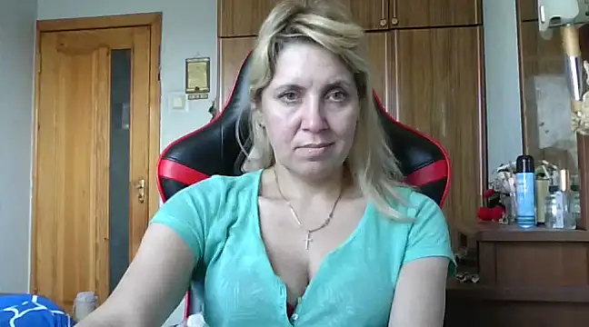 Snapshot of IrinaB1 chatting on 03-12-25, 10:37 IrinaB1 online show from 03-12-25, 10:37