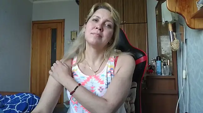 Snapshot of IrinaB1 chatting on 03-13-25, 07:31 IrinaB1 online show from 03-13-25, 07:31