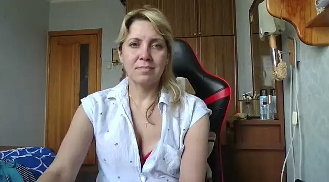 Snapshot of IrinaB1 chatting on 03-14-25, 08:21 IrinaB1 online show from 03-14-25, 08:21