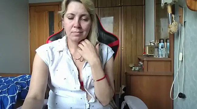 Snapshot of IrinaB1 chatting on 03-14-25, 02:30 IrinaB1 online show from 03-14-25, 02:30