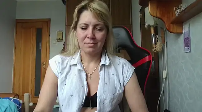 Snapshot of IrinaB1 chatting on 03-22-25, 11:53 IrinaB1 online show from 03-22-25, 11:53