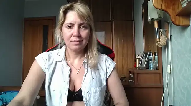 Snapshot of IrinaB1 chatting on 03-22-25, 02:58 IrinaB1 online show from 03-22-25, 02:58