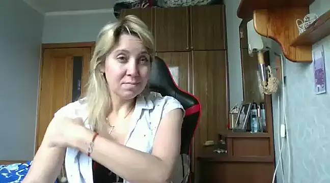 Snapshot of IrinaB1 chatting on 03-23-25, 08:15 IrinaB1 online show from 03-23-25, 08:15