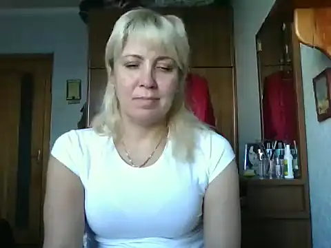 Snapshot of IrinaB1 chatting on 09-23-25, 05:21 IrinaB1 online show from 09-23-25, 05:21