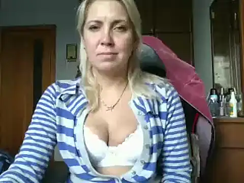 Snapshot of IrinaB1 chatting on 10-05-25, 05:50 IrinaB1 online show from 10-05-25, 05:50