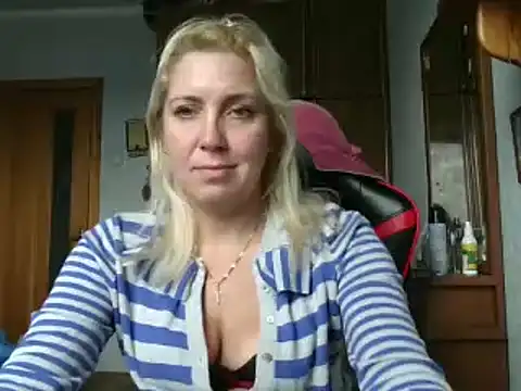 Snapshot of IrinaB1 chatting on 10-09-25, 07:28 IrinaB1 online show from 10-09-25, 07:28