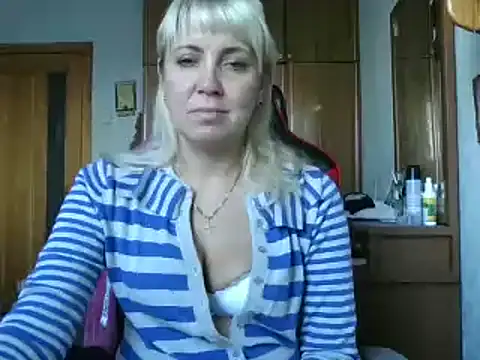 Snapshot of IrinaB1 chatting on 10-15-25, 06:24 IrinaB1 online show from 10-15-25, 06:24