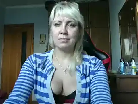 Snapshot of IrinaB1 chatting on 10-28-25, 05:44 IrinaB1 online show from 10-28-25, 05:44