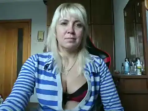 Snapshot of IrinaB1 chatting on 10-30-25, 11:00 IrinaB1 online show from 10-30-25, 11:00