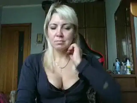 Snapshot of IrinaB1 chatting on 10-31-25, 05:52 IrinaB1 online show from 10-31-25, 05:52