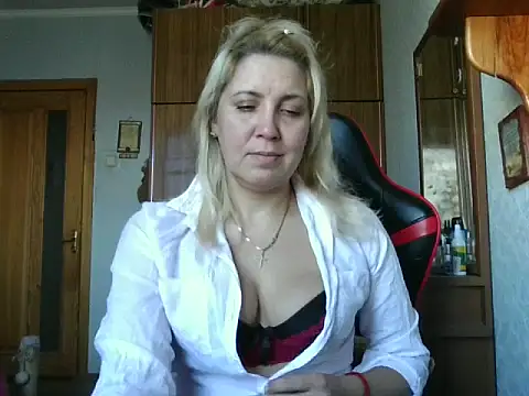 Snapshot of IrinaB1 chatting on 11-02-25, 07:11 IrinaB1 online show from 11-02-25, 07:11