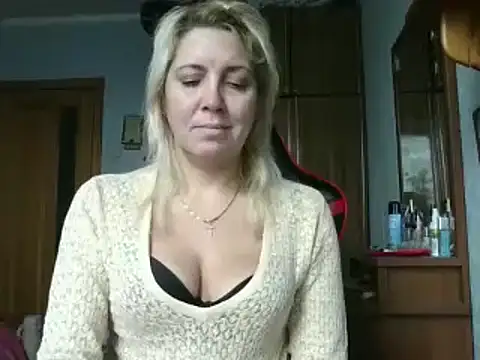 Snapshot of IrinaB1 chatting on 11-11-25, 08:14 IrinaB1 online show from 11-11-25, 08:14