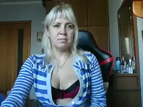 Snapshot of IrinaB1 chatting on 11-14-25, 07:07 IrinaB1 online show from 11-14-25, 07:07