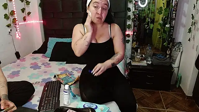 Snapshot of the_lesbian_game chatting on 09-11-25, 01:39 the lesbian game online show from 09-11-25, 01:39