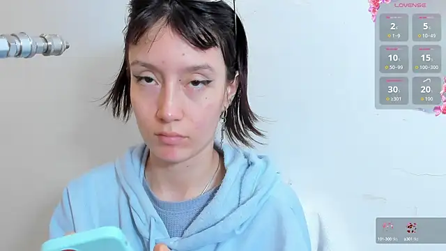 Snapshot of lizzy_davis_1 chatting on 10-04-25, 04:10 lizzy davis 1 online show from 10-04-25, 04:10