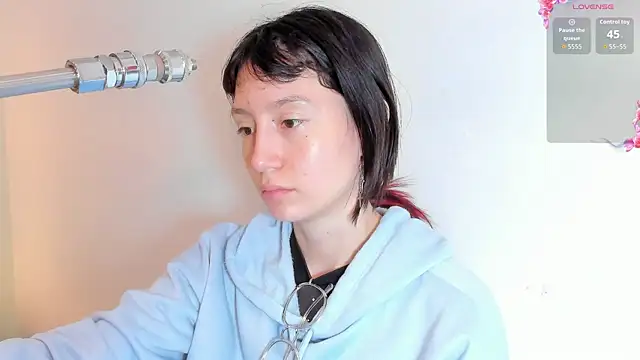 Snapshot of lizzy_davis_1 chatting on 10-05-25, 04:11 lizzy davis 1 online show from 10-05-25, 04:11