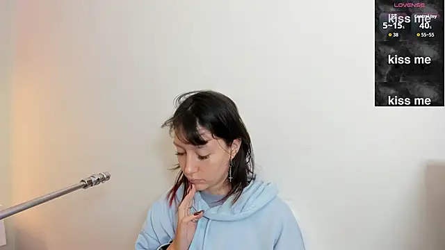 Snapshot of lizzy_davis_1 chatting on 10-30-25, 04:03 lizzy davis 1 online show from 10-30-25, 04:03