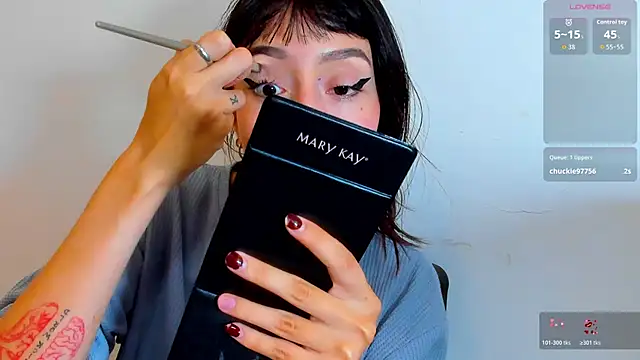 Snapshot of lizzy_davis_1 chatting on 11-17-25, 04:18 lizzy davis 1 online show from 11-17-25, 04:18