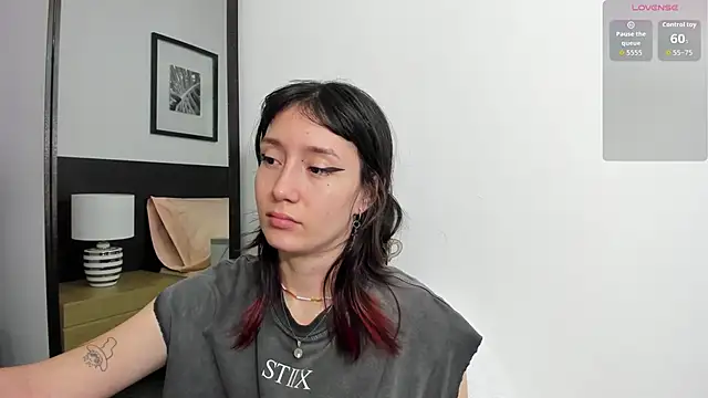 Snapshot of lizzy_davis_1 chatting on 11-22-25, 04:00 lizzy davis 1 online show from 11-22-25, 04:00