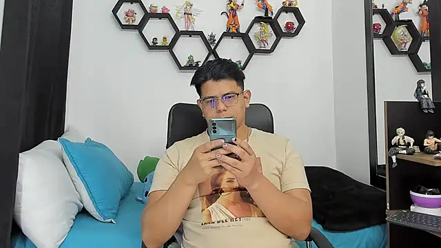 Snapshot of Siul_bigboy chatting on 02-15-25, 01:10 Siul bigboy online show from 02-15-25, 01:10