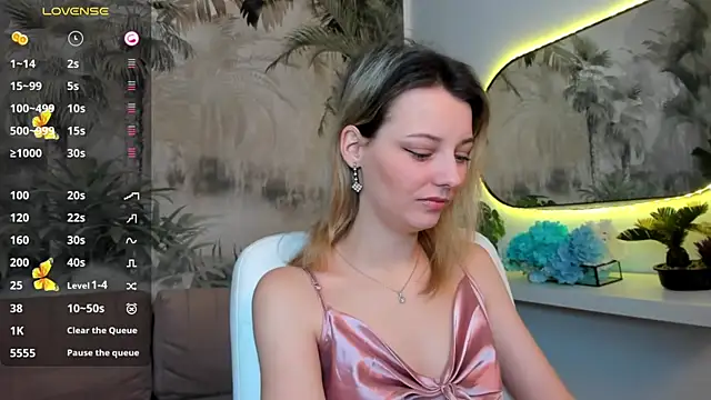 Snapshot of pretty_little_thing chatting on 01-15-25, 12:58 pretty little thing online show from 01-15-25, 12:58