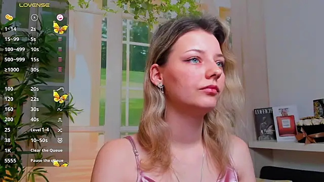 Snapshot of pretty_little_thing chatting on 01-29-25, 11:35 pretty little thing online show from 01-29-25, 11:35