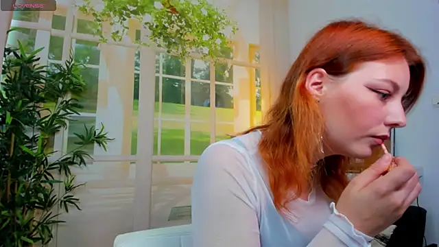 Snapshot of pretty_little_thing chatting on 10-05-25, 01:09 pretty little thing online show from 10-05-25, 01:09