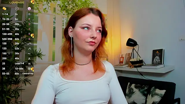 Snapshot of pretty_little_thing chatting on 10-23-25, 05:33 pretty little thing online show from 10-23-25, 05:33