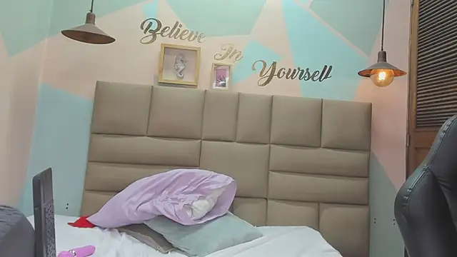 lilybaudyn  online show from 03-21-25, 08:17